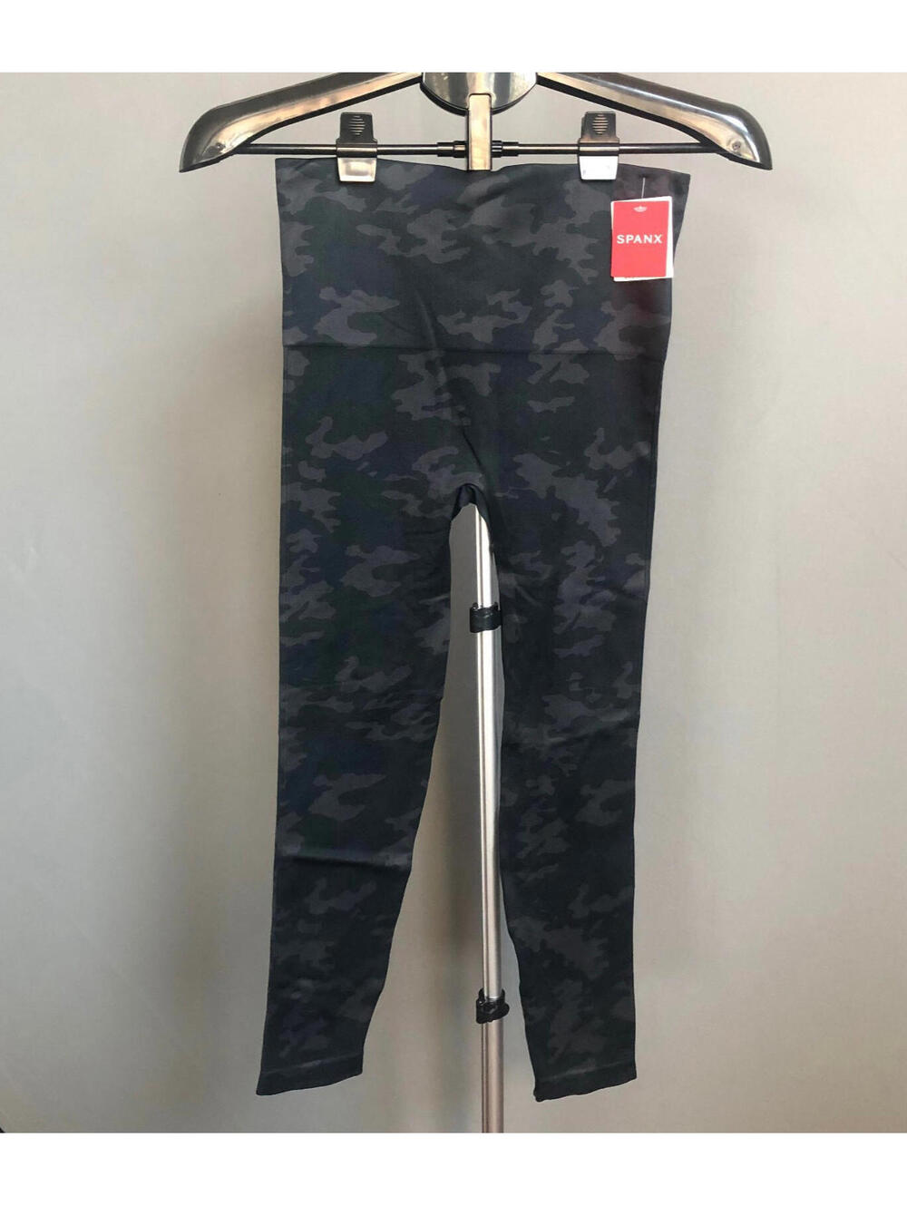 Spanx Look At Me Now Black Camo Leggings Size Large NWT Womens